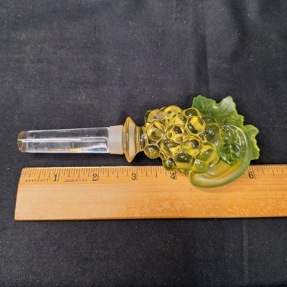 Vintage MIKASA Glass Yellow Green Grape‎ Cluster Wine Bottle Stopper Decorative